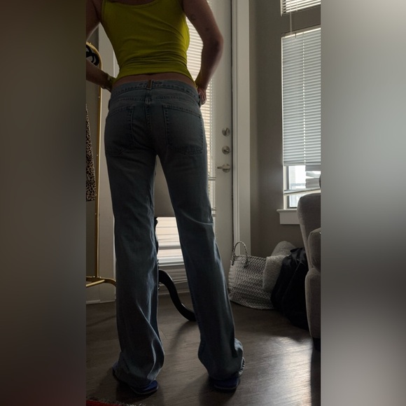 The perfect pair of Y2K low rise jeans - Picture 2 of 6